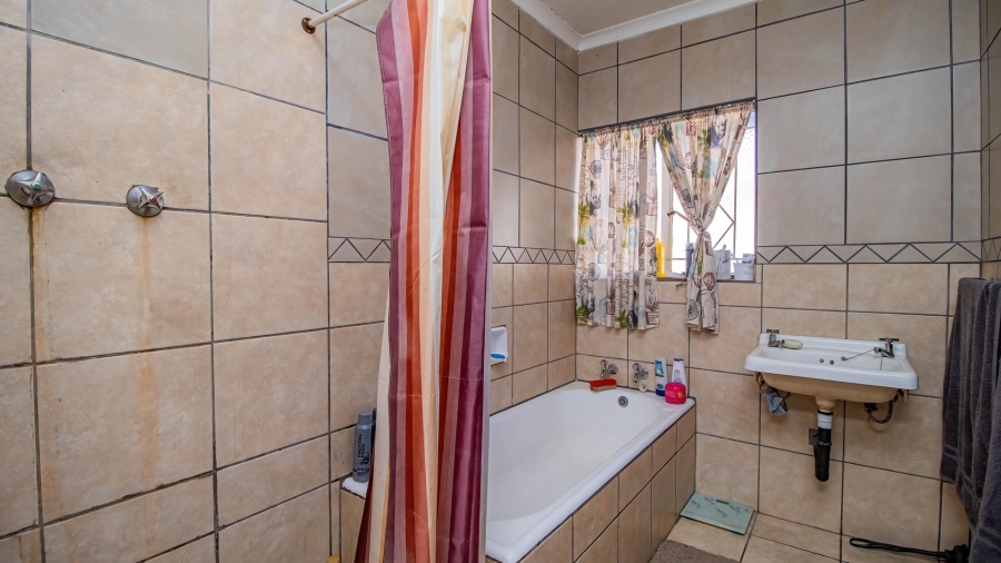 3 Bedroom Property for Sale in Bonaero Park Gauteng
