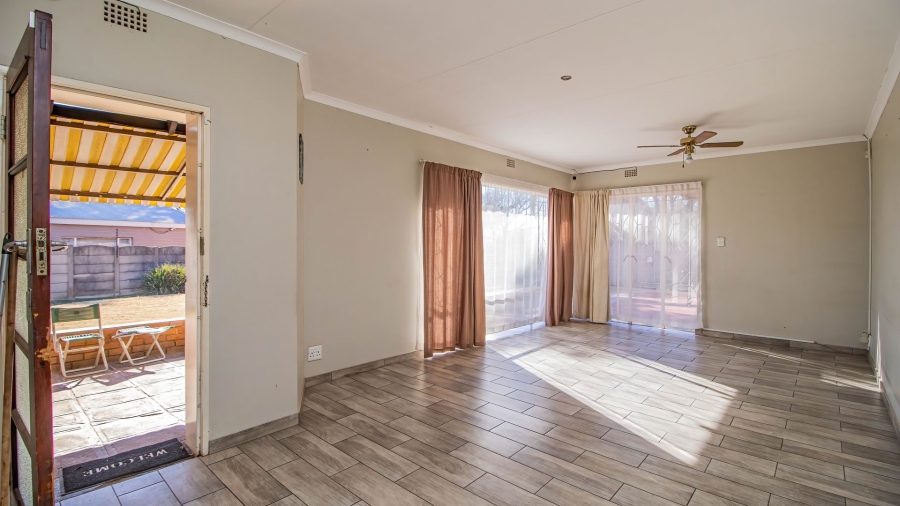 3 Bedroom Property for Sale in Bonaero Park Gauteng