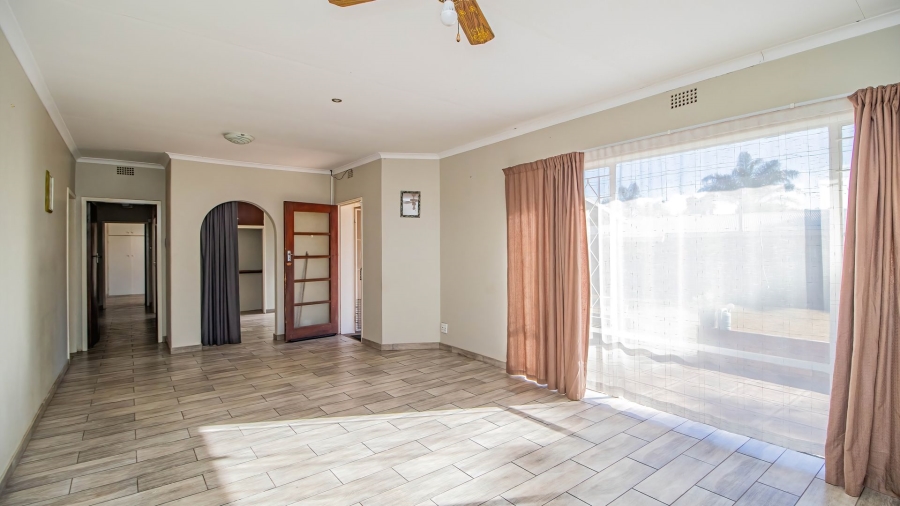 3 Bedroom Property for Sale in Bonaero Park Gauteng