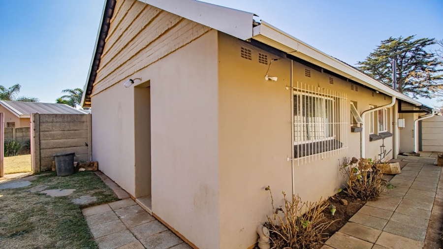 3 Bedroom Property for Sale in Bonaero Park Gauteng