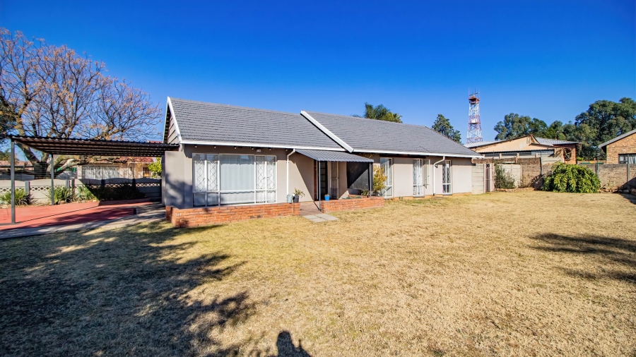 3 Bedroom Property for Sale in Bonaero Park Gauteng