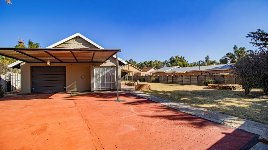 3 Bedroom Property for Sale in Bonaero Park Gauteng