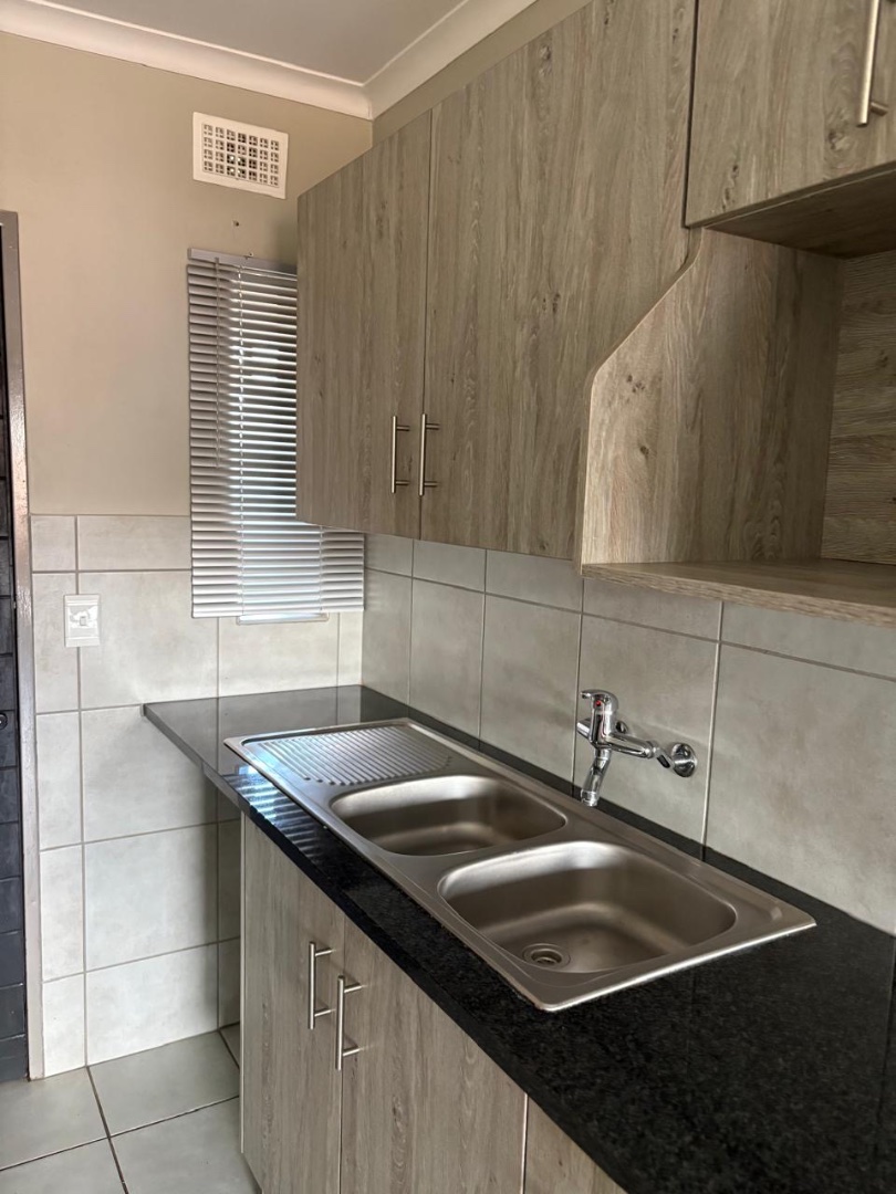 To Let 2 Bedroom Property for Rent in Heuweloord Gauteng