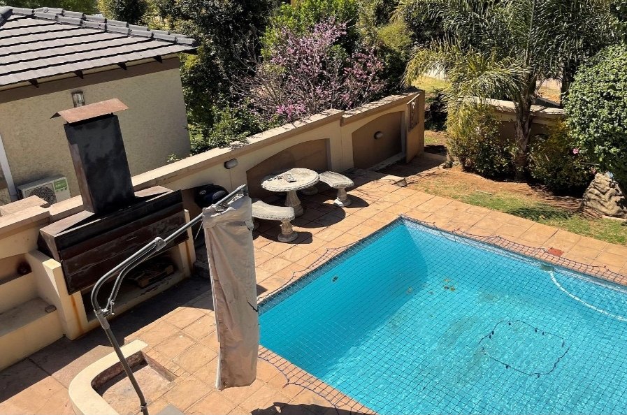 6 Bedroom Property for Sale in Blue Valley Golf Estate Gauteng
