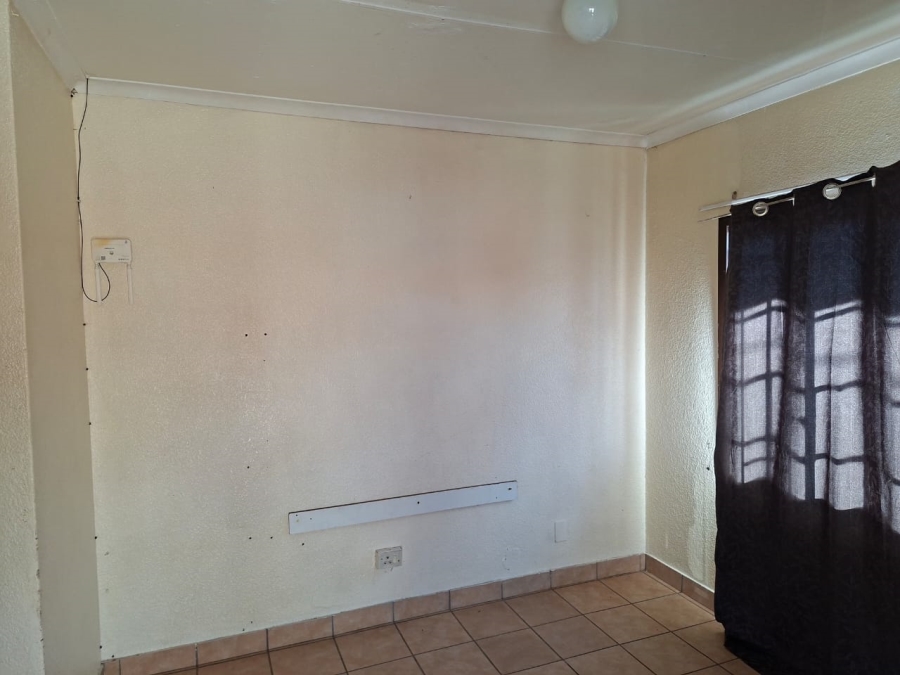 2 Bedroom Property for Sale in Elandspoort Gauteng
