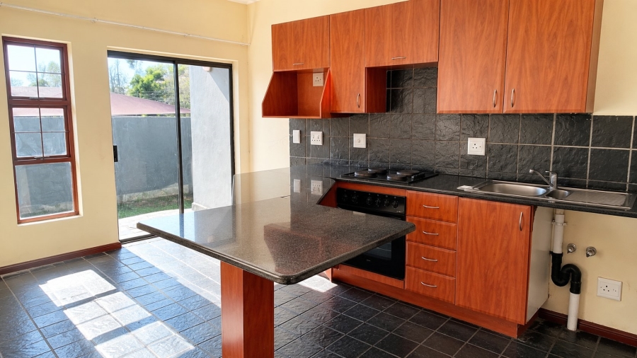 To Let 2 Bedroom Property for Rent in Noordwyk Gauteng