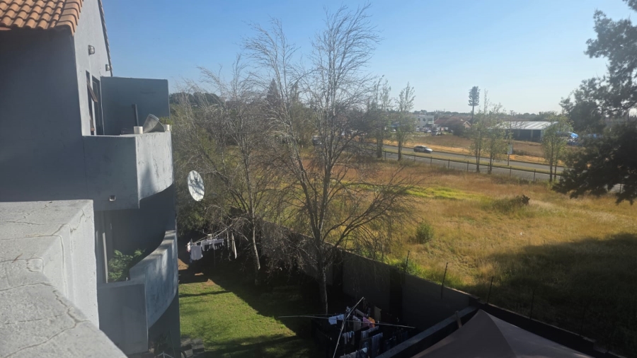 To Let 2 Bedroom Property for Rent in Noordwyk Gauteng