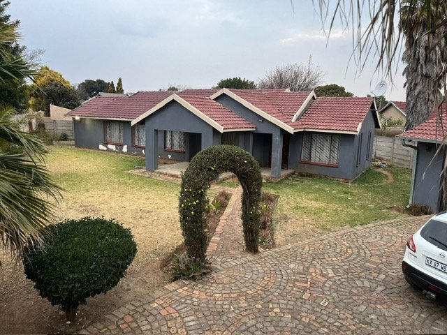 3 Bedroom Property for Sale in Dawn Park Gauteng