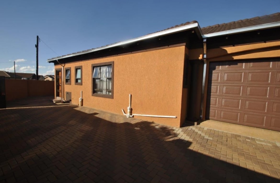 3 Bedroom Property for Sale in Dawn Park Gauteng