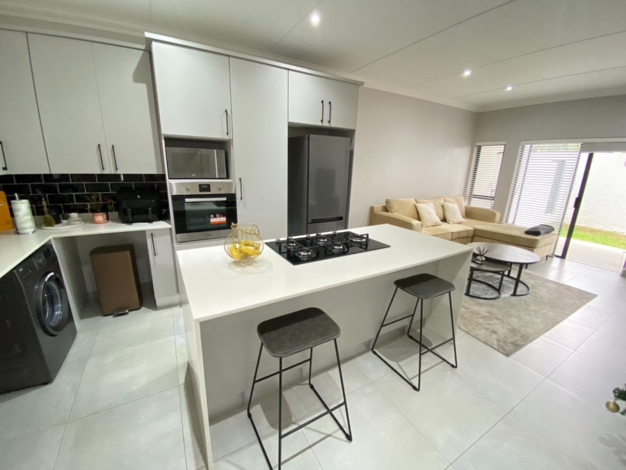 To Let 2 Bedroom Property for Rent in Bryanston Gauteng