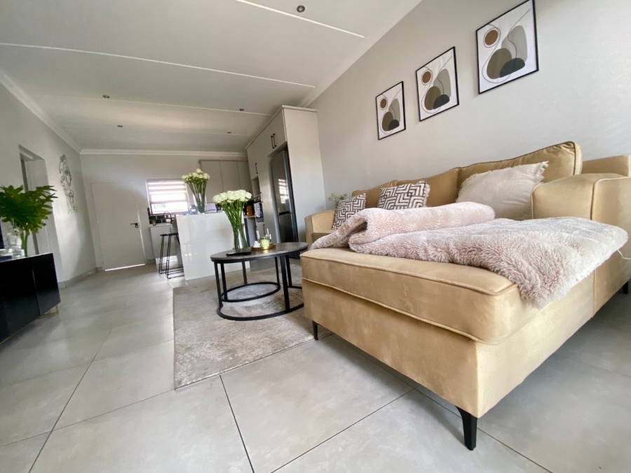 To Let 2 Bedroom Property for Rent in Bryanston Gauteng