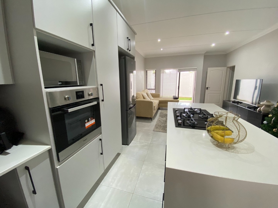 To Let 2 Bedroom Property for Rent in Bryanston Gauteng