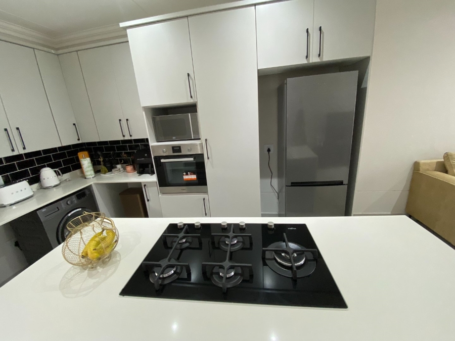 To Let 2 Bedroom Property for Rent in Bryanston Gauteng