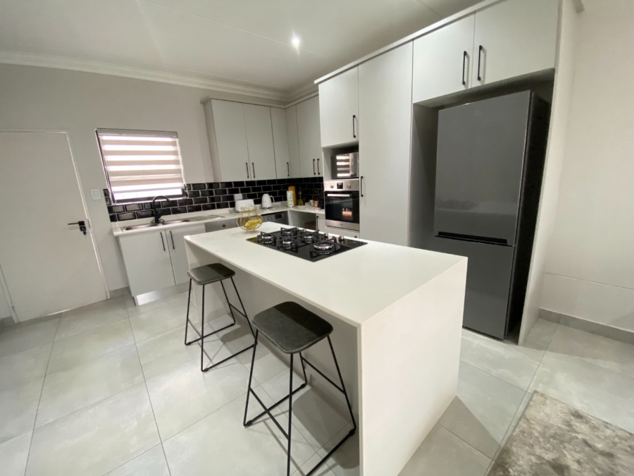 To Let 2 Bedroom Property for Rent in Bryanston Gauteng