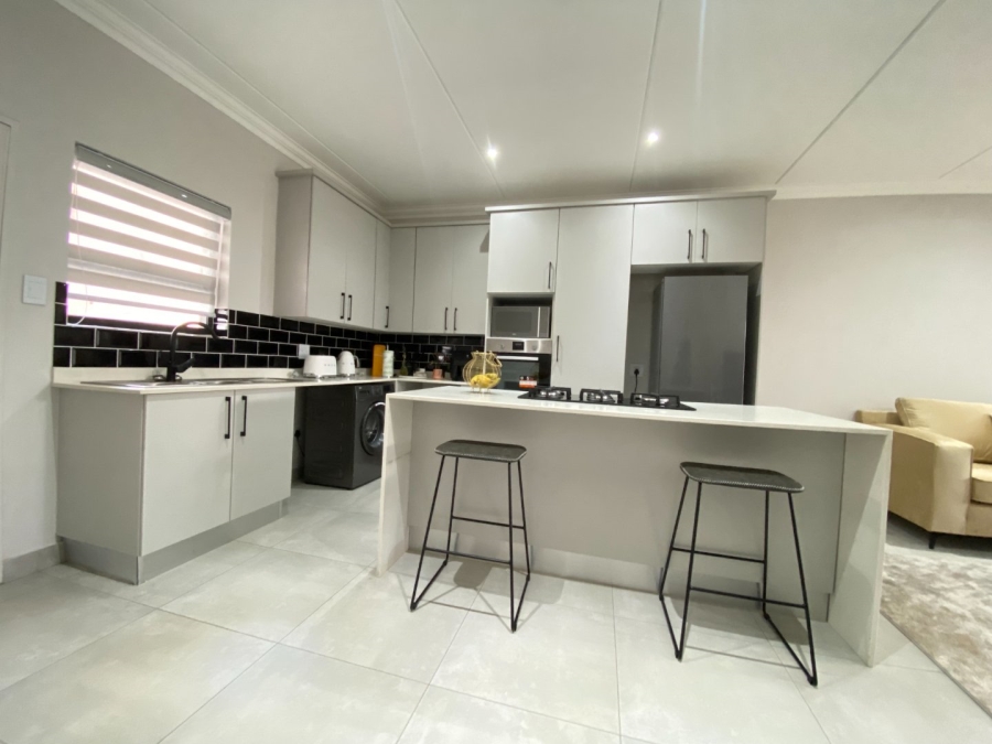 To Let 2 Bedroom Property for Rent in Bryanston Gauteng