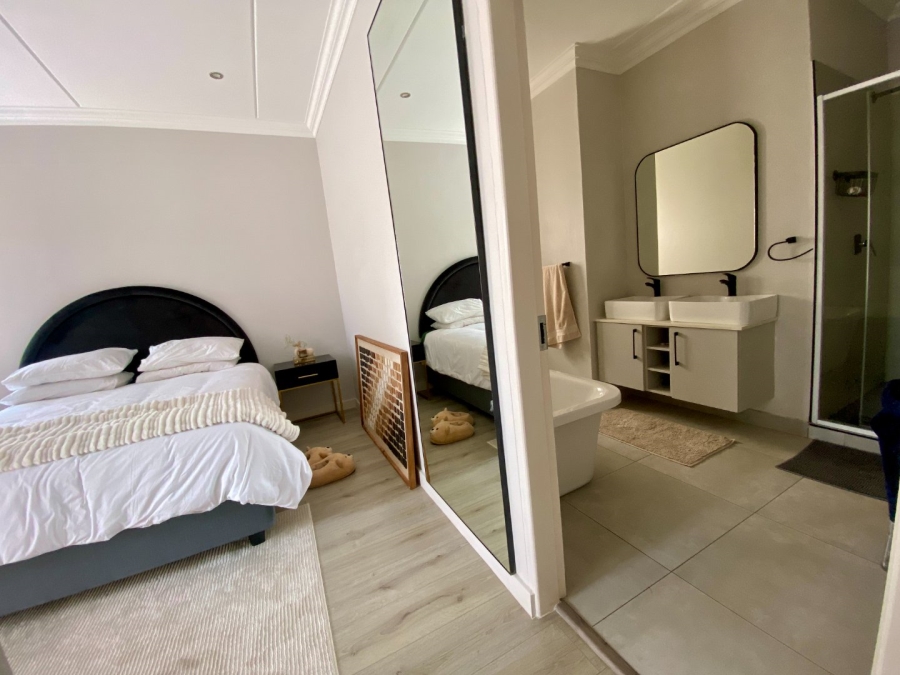 To Let 2 Bedroom Property for Rent in Bryanston Gauteng