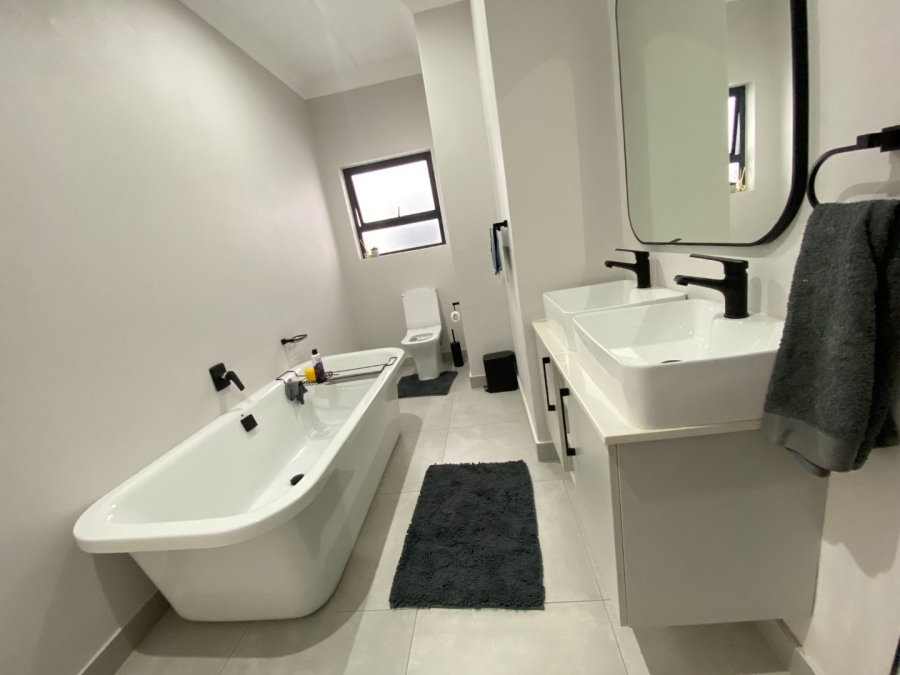 To Let 2 Bedroom Property for Rent in Bryanston Gauteng