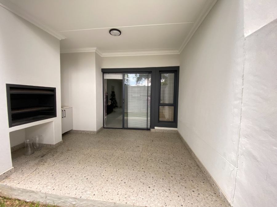 To Let 2 Bedroom Property for Rent in Bryanston Gauteng