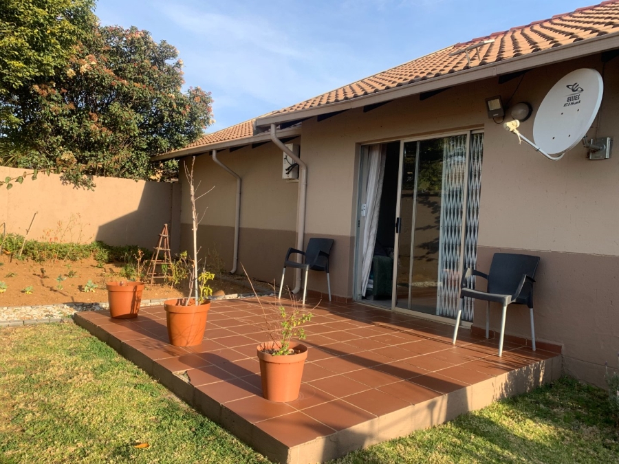 To Let 2 Bedroom Property for Rent in Thatchview Gauteng