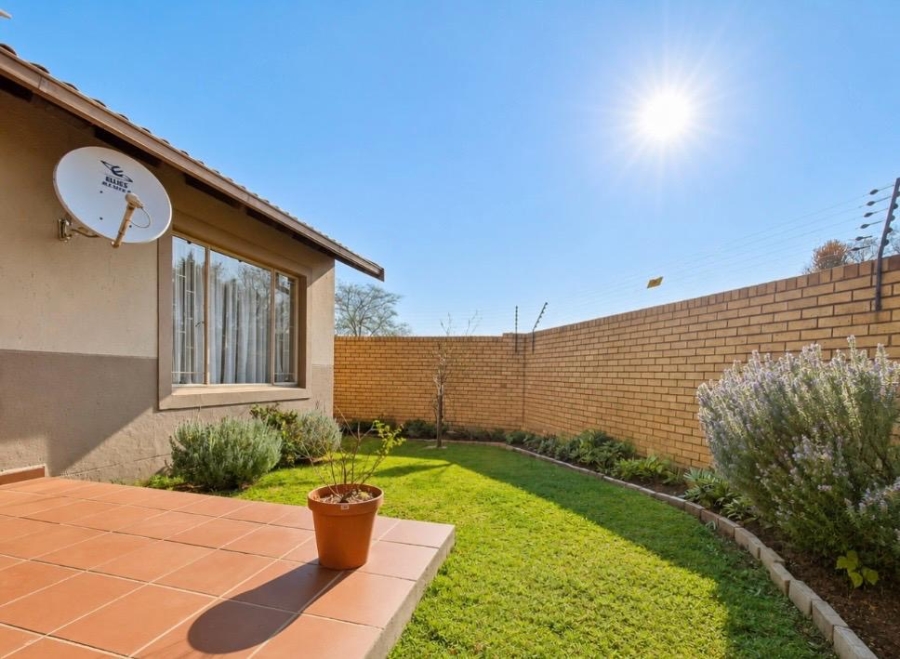 To Let 2 Bedroom Property for Rent in Thatchview Gauteng