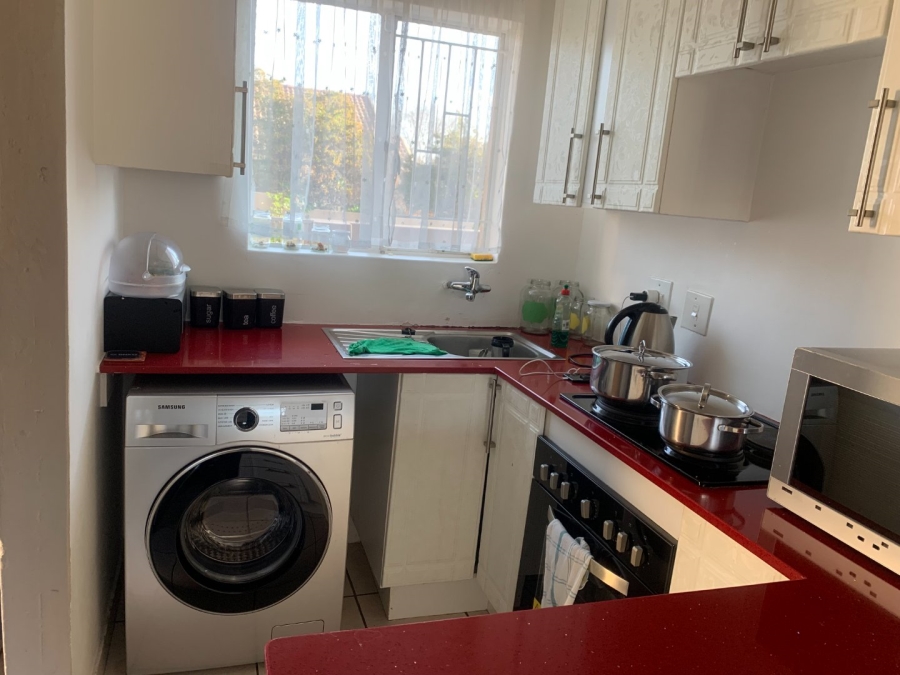 To Let 2 Bedroom Property for Rent in Thatchview Gauteng