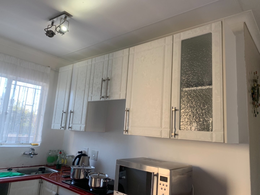 To Let 2 Bedroom Property for Rent in Thatchview Gauteng