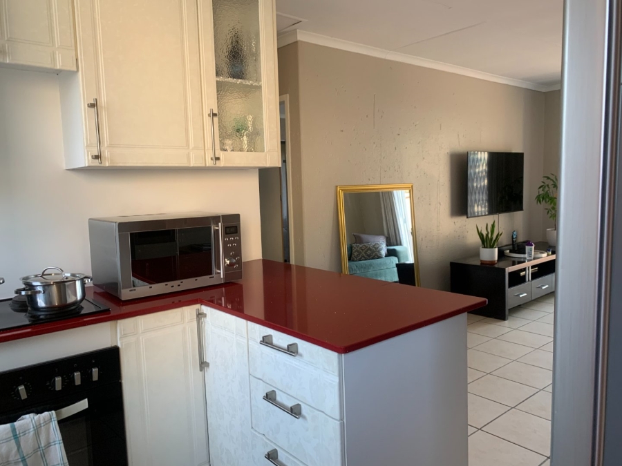 To Let 2 Bedroom Property for Rent in Thatchview Gauteng