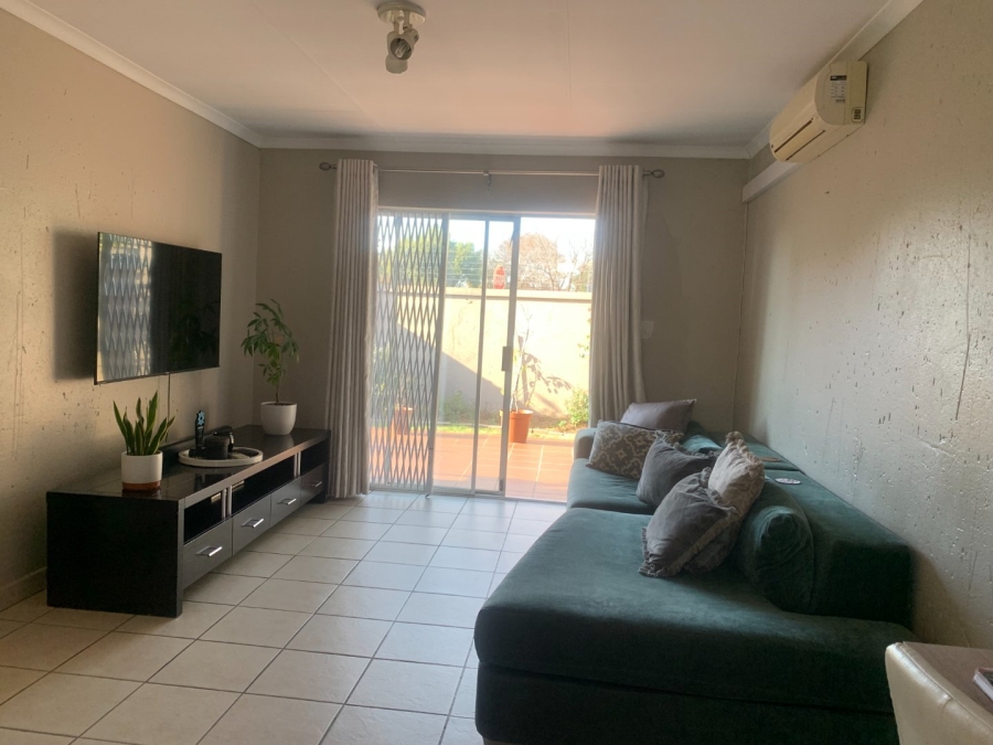 To Let 2 Bedroom Property for Rent in Thatchview Gauteng