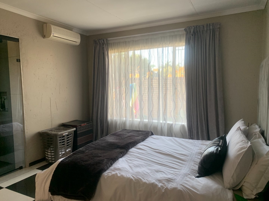 To Let 2 Bedroom Property for Rent in Thatchview Gauteng