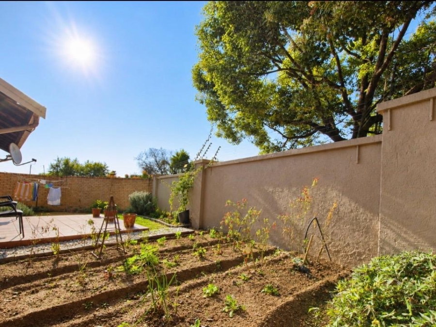 To Let 2 Bedroom Property for Rent in Thatchview Gauteng