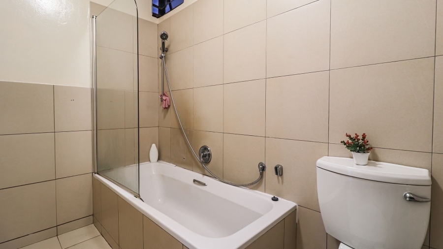 1 Bedroom Property for Sale in Jackal Creek Golf Estate Gauteng