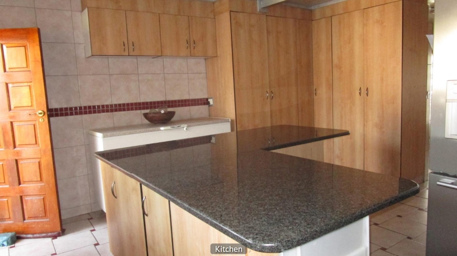5 Bedroom Property for Sale in Mackenzie Park Gauteng
