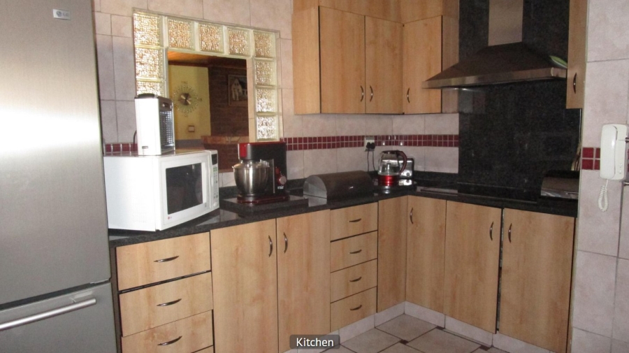 5 Bedroom Property for Sale in Mackenzie Park Gauteng