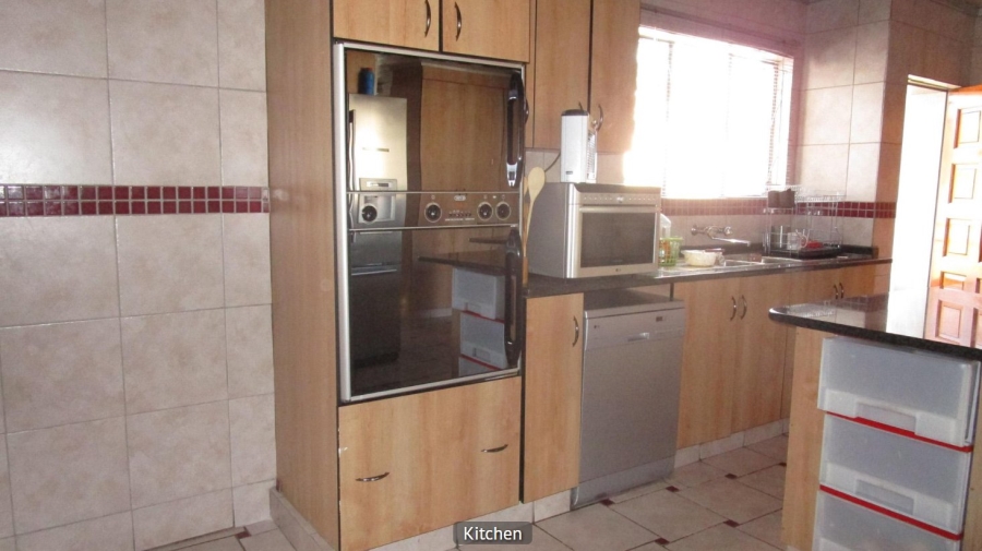 5 Bedroom Property for Sale in Mackenzie Park Gauteng