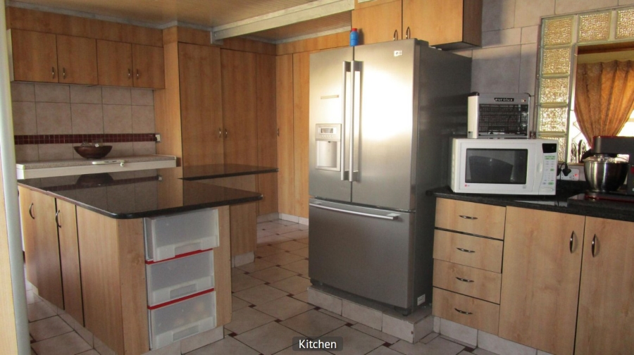 5 Bedroom Property for Sale in Mackenzie Park Gauteng