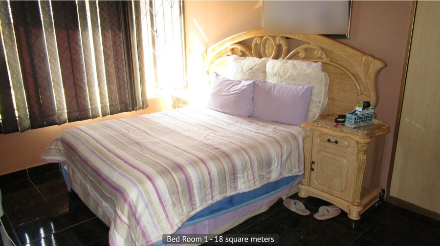 5 Bedroom Property for Sale in Mackenzie Park Gauteng