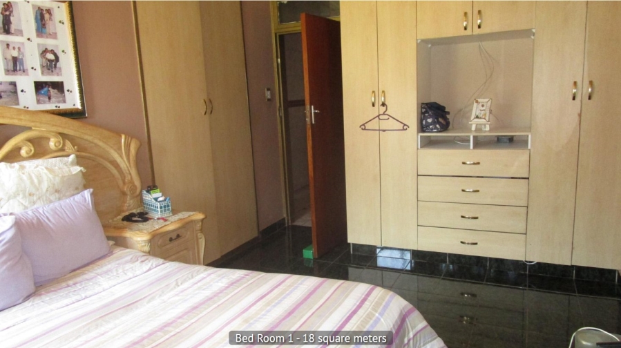 5 Bedroom Property for Sale in Mackenzie Park Gauteng
