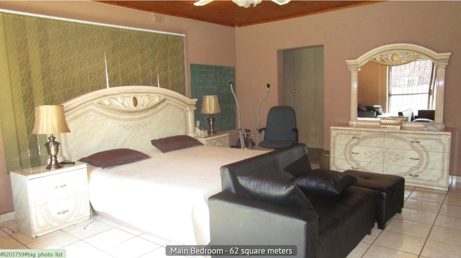 5 Bedroom Property for Sale in Mackenzie Park Gauteng