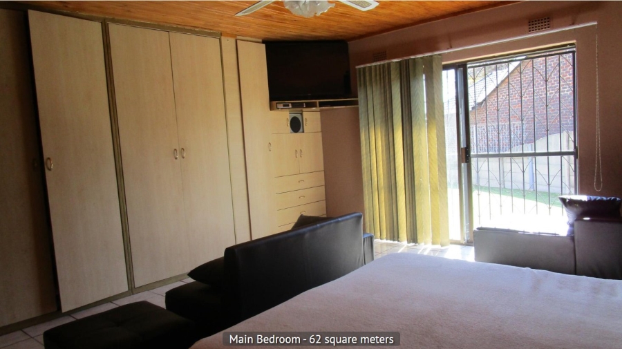 5 Bedroom Property for Sale in Mackenzie Park Gauteng
