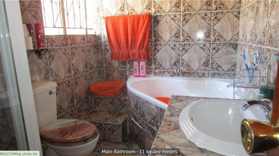5 Bedroom Property for Sale in Mackenzie Park Gauteng