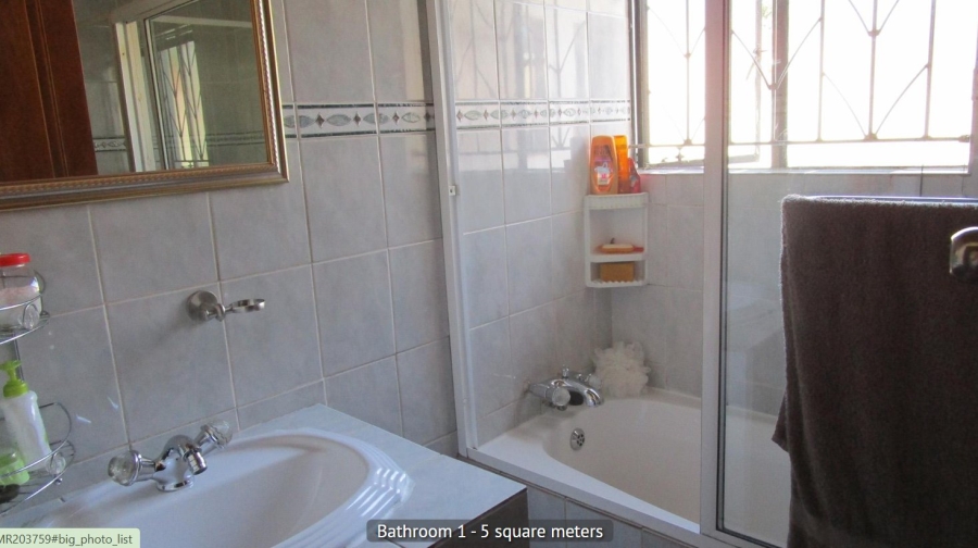 5 Bedroom Property for Sale in Mackenzie Park Gauteng