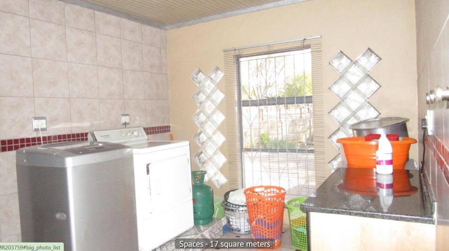 5 Bedroom Property for Sale in Mackenzie Park Gauteng