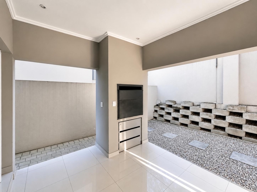 3 Bedroom Property for Sale in Bryanston Gauteng