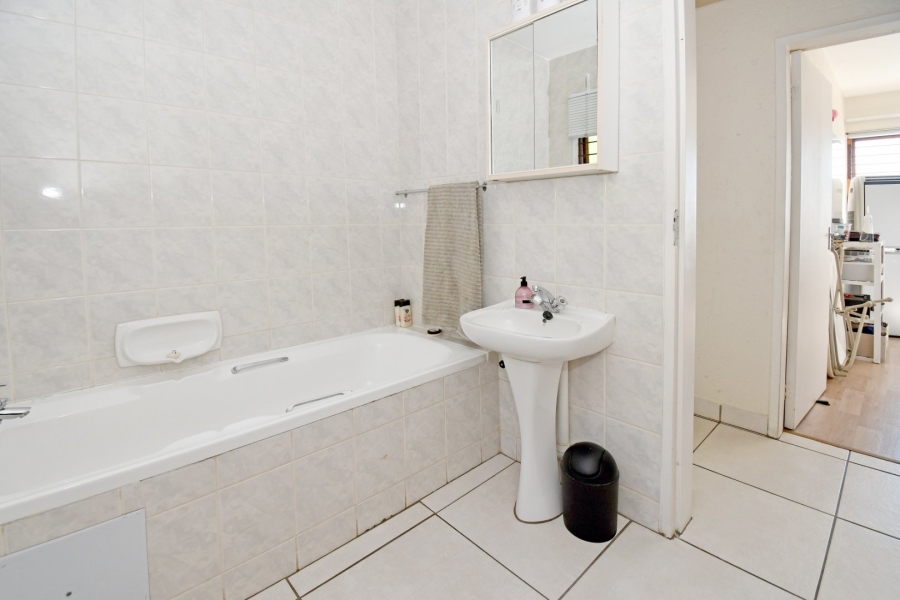 3 Bedroom Property for Sale in Constantia Kloof Gauteng
