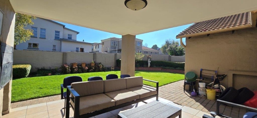4 Bedroom Property for Sale in Rooihuiskraal North Gauteng