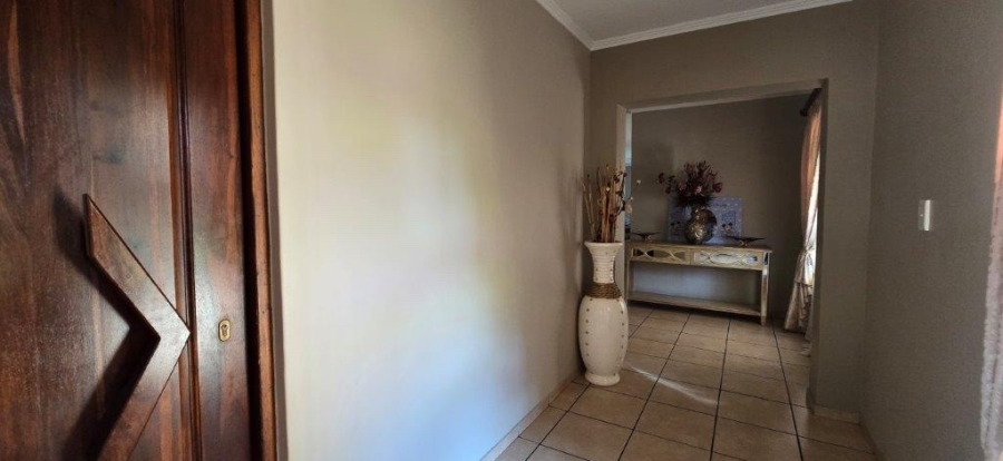 4 Bedroom Property for Sale in Rooihuiskraal North Gauteng
