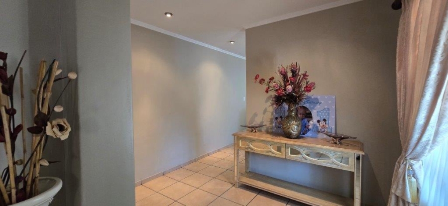 4 Bedroom Property for Sale in Rooihuiskraal North Gauteng