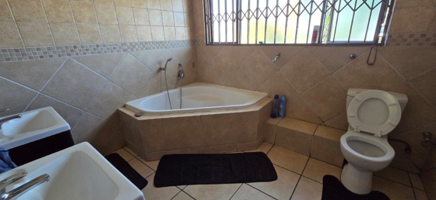 4 Bedroom Property for Sale in Rooihuiskraal North Gauteng