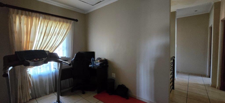 4 Bedroom Property for Sale in Rooihuiskraal North Gauteng