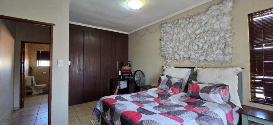4 Bedroom Property for Sale in Rooihuiskraal North Gauteng